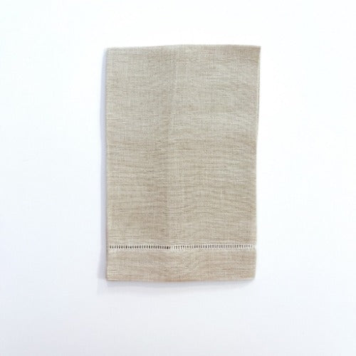 https://www.bellalinolinens.com/cdn/shop/files/natural-guest-towel_500x.jpg?v=1689355349