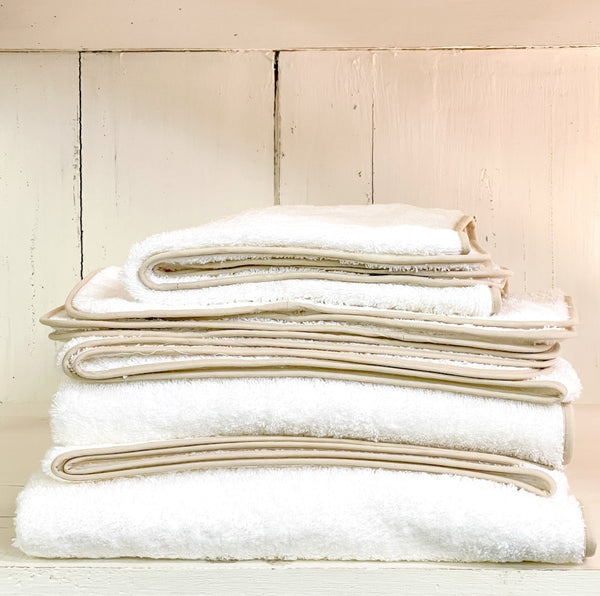 Matouk Cairo Scallop Piped Bath Towels-Monogrammed - Bella Lino Linens